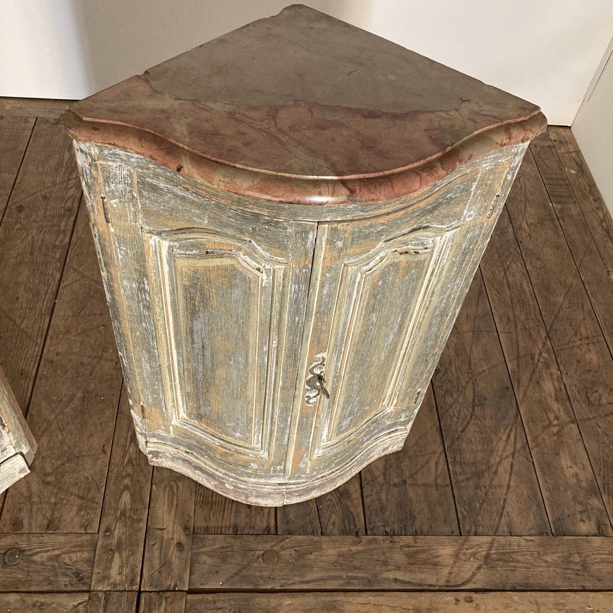 Pair Of Curved Corners XVIII-photo-2