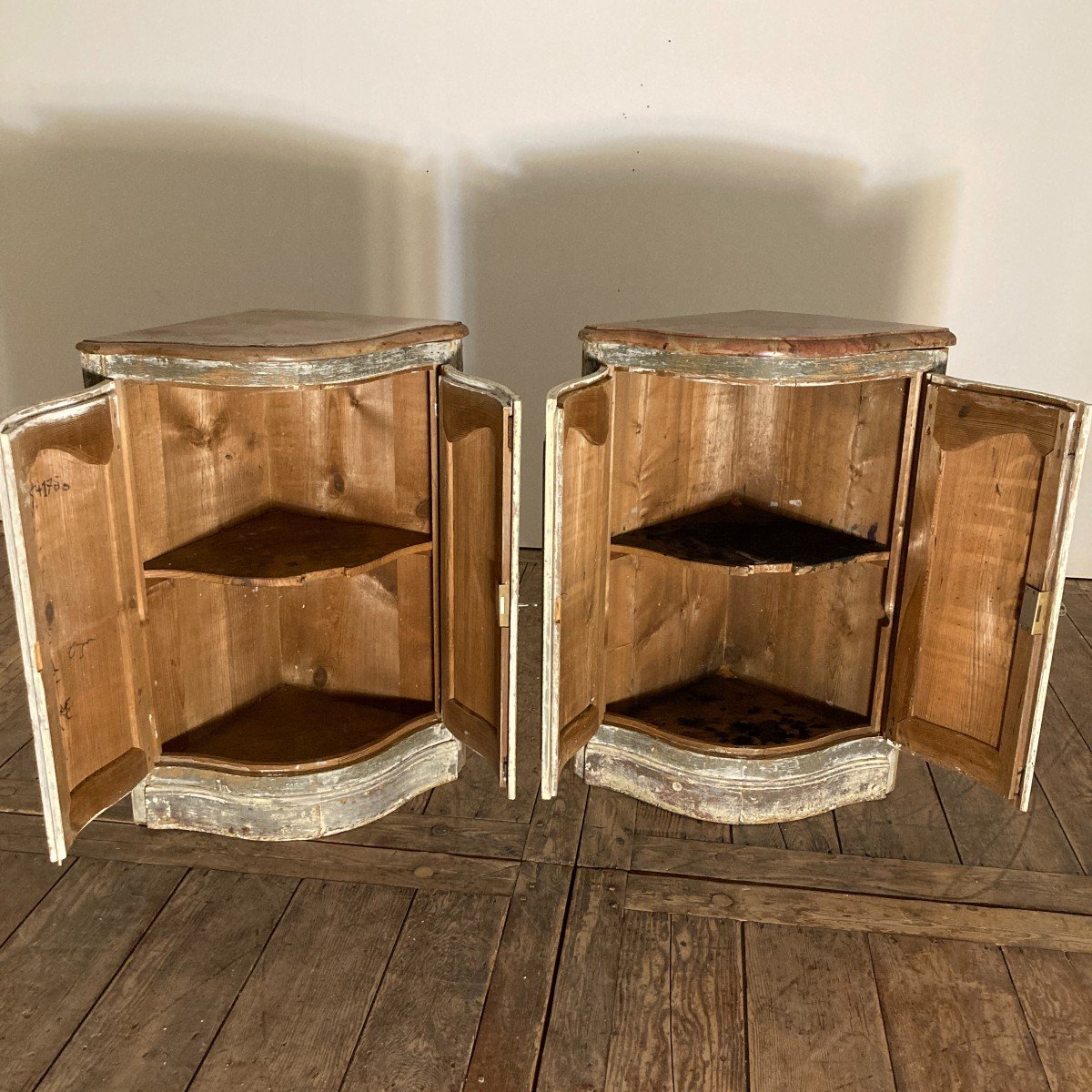 Pair Of Curved Corners XVIII-photo-2