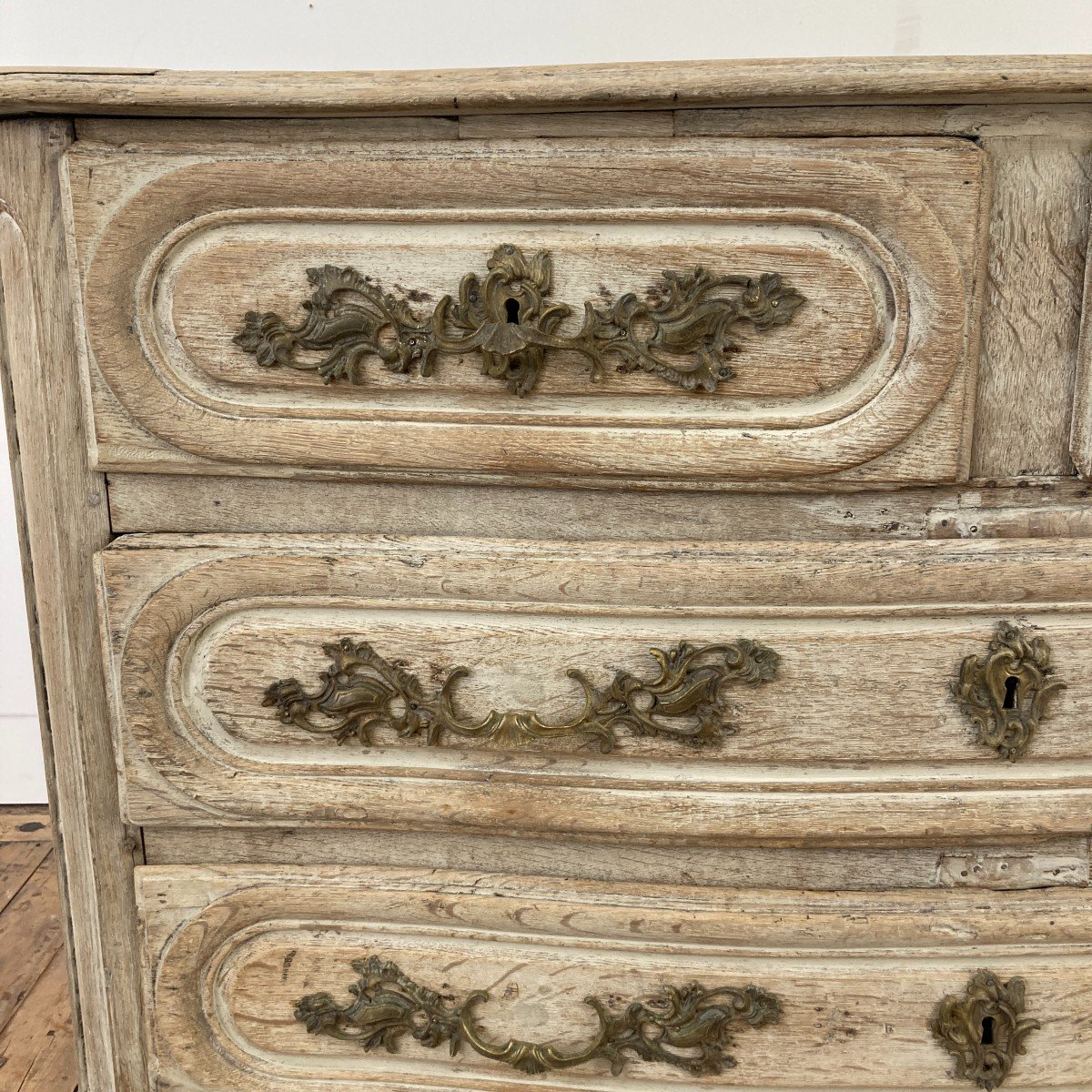 18th Century Chest Of Drawers-photo-2