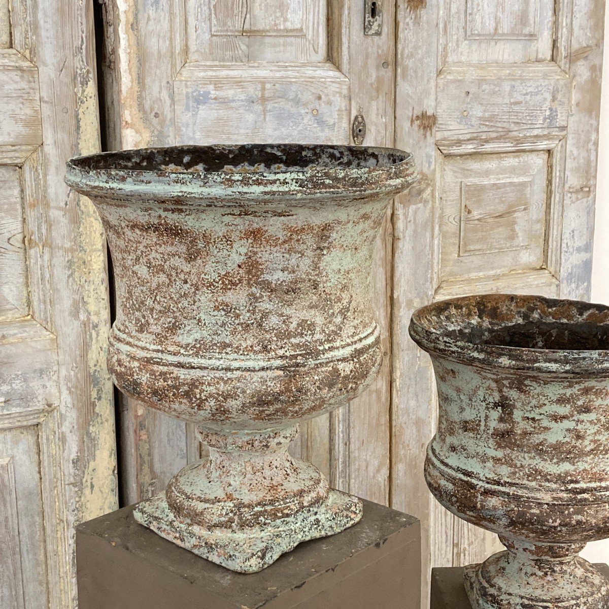 Pair Of Cast Iron Vases XVIII-photo-3