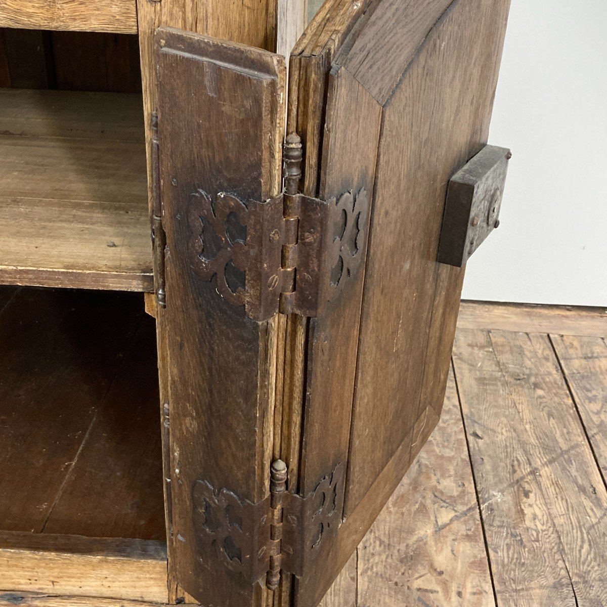 Early 18th Century Hunting Buffet-photo-5