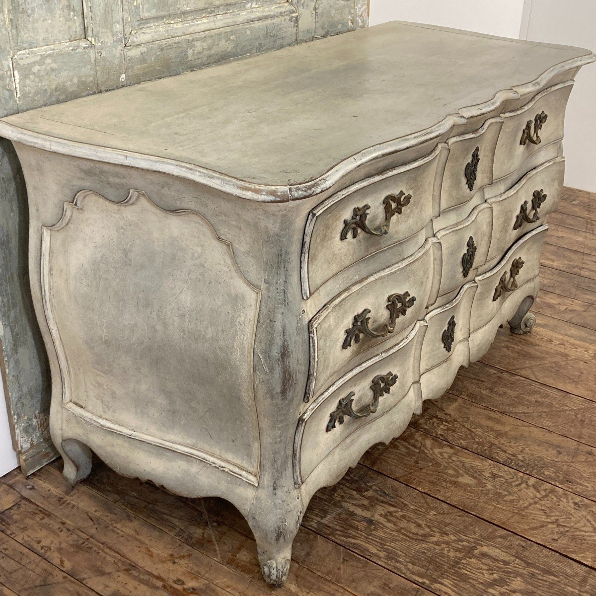 XVIII Curved Commode All Faces-photo-3