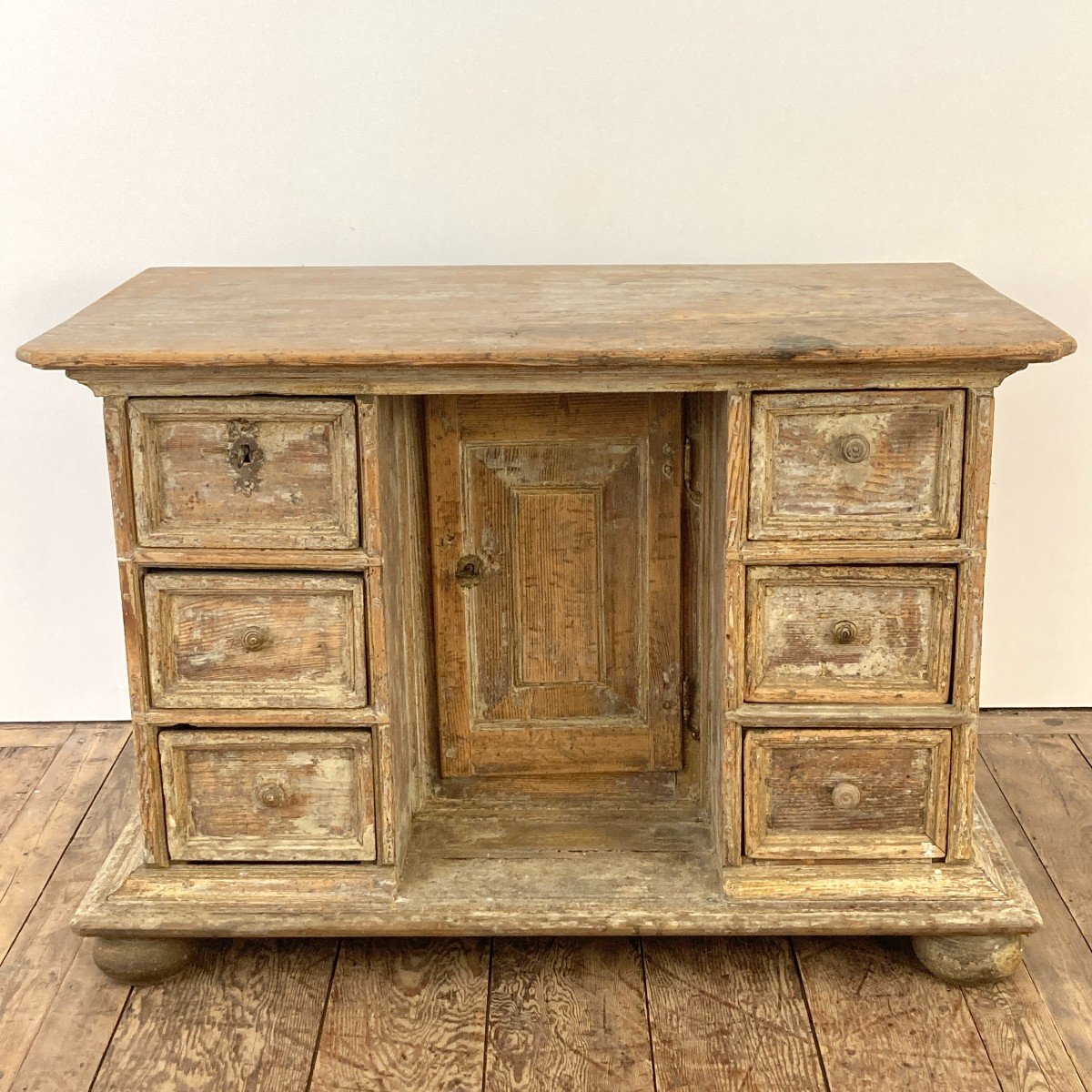 17th Century Alsatian Desk-photo-2