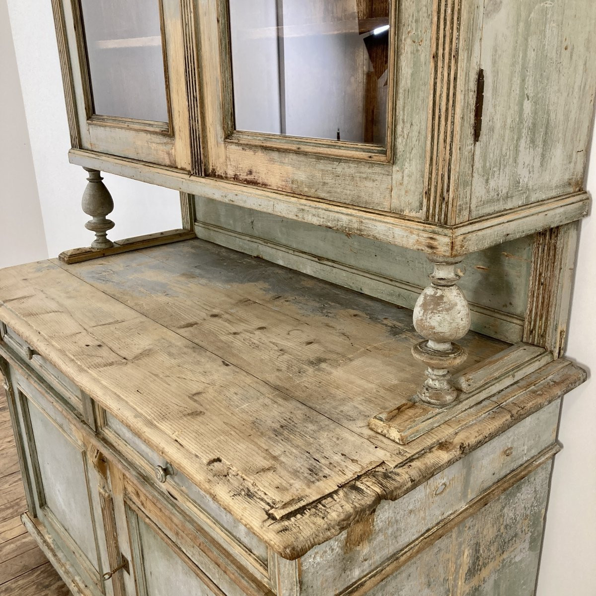 19th Century Painted Two-part Glass Sideboard-photo-1