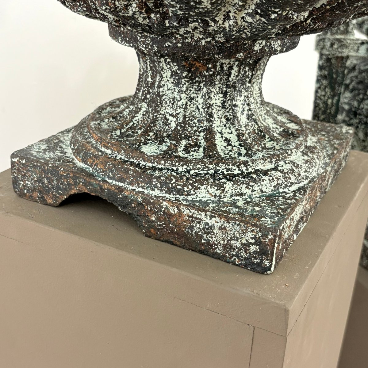 Paire de vases en fonte XIX-photo-3