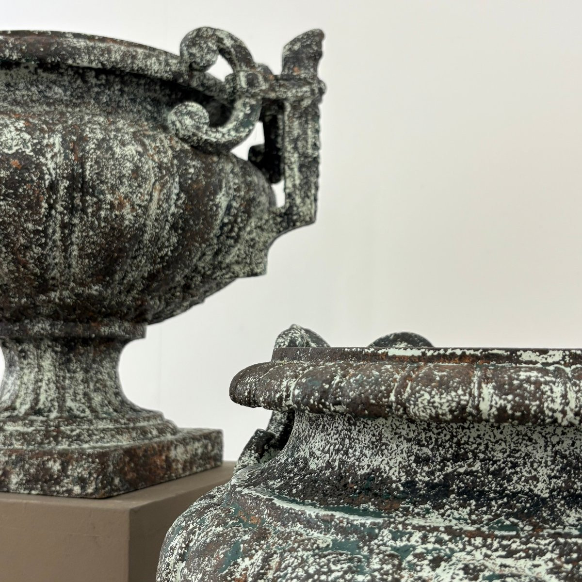 Paire de vases en fonte XIX-photo-4