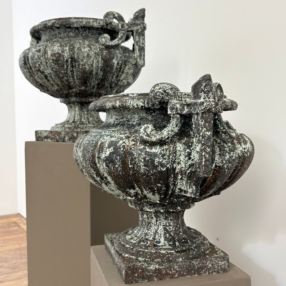 Paire de vases en fonte XIX-photo-1