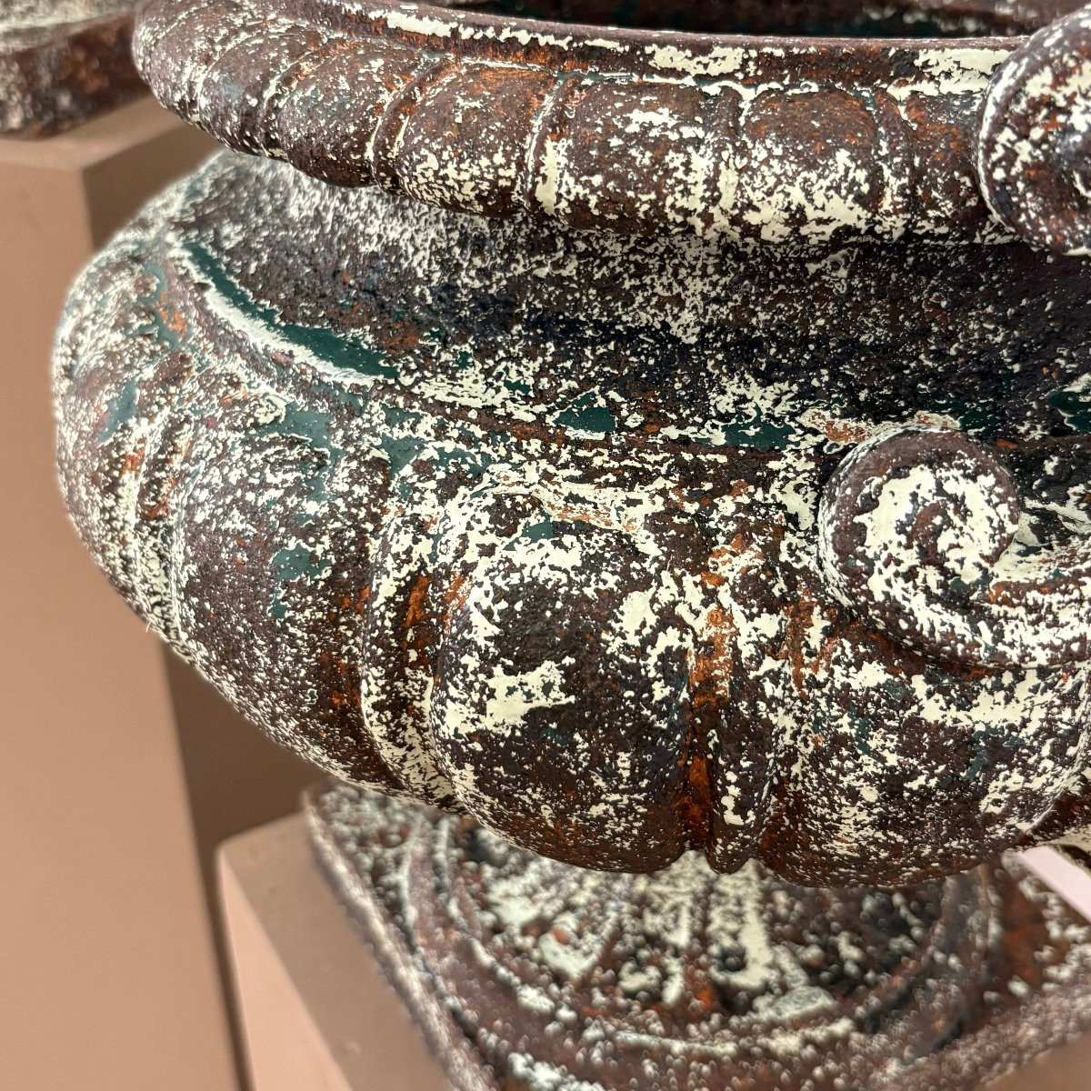 Paire de vases en fonte XIX-photo-2