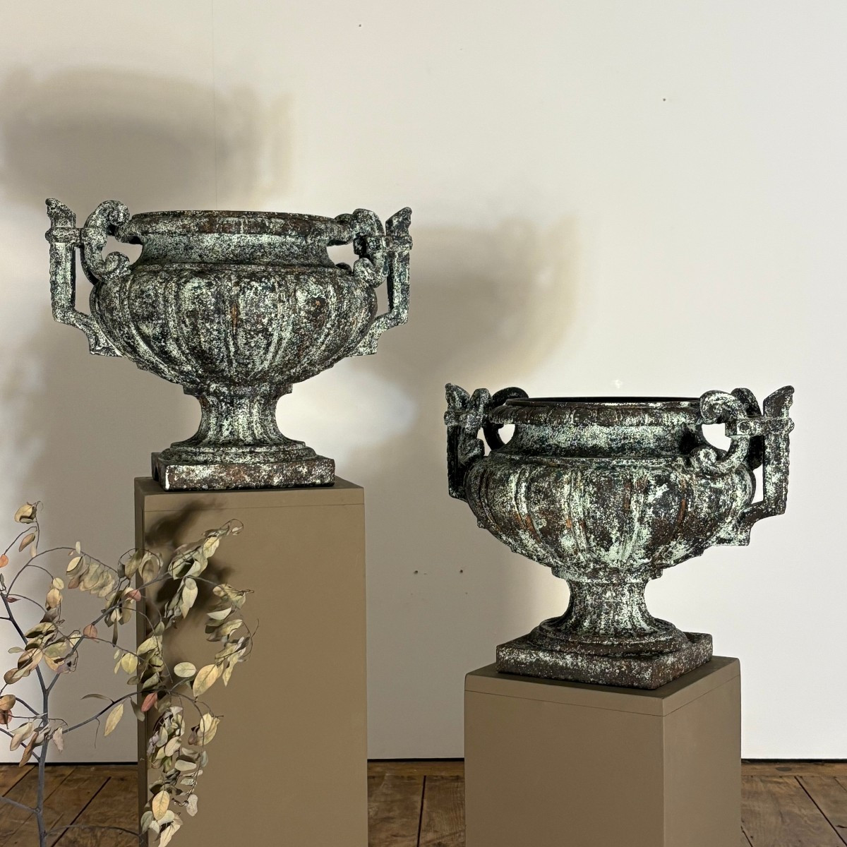 Paire de vases en fonte XIX