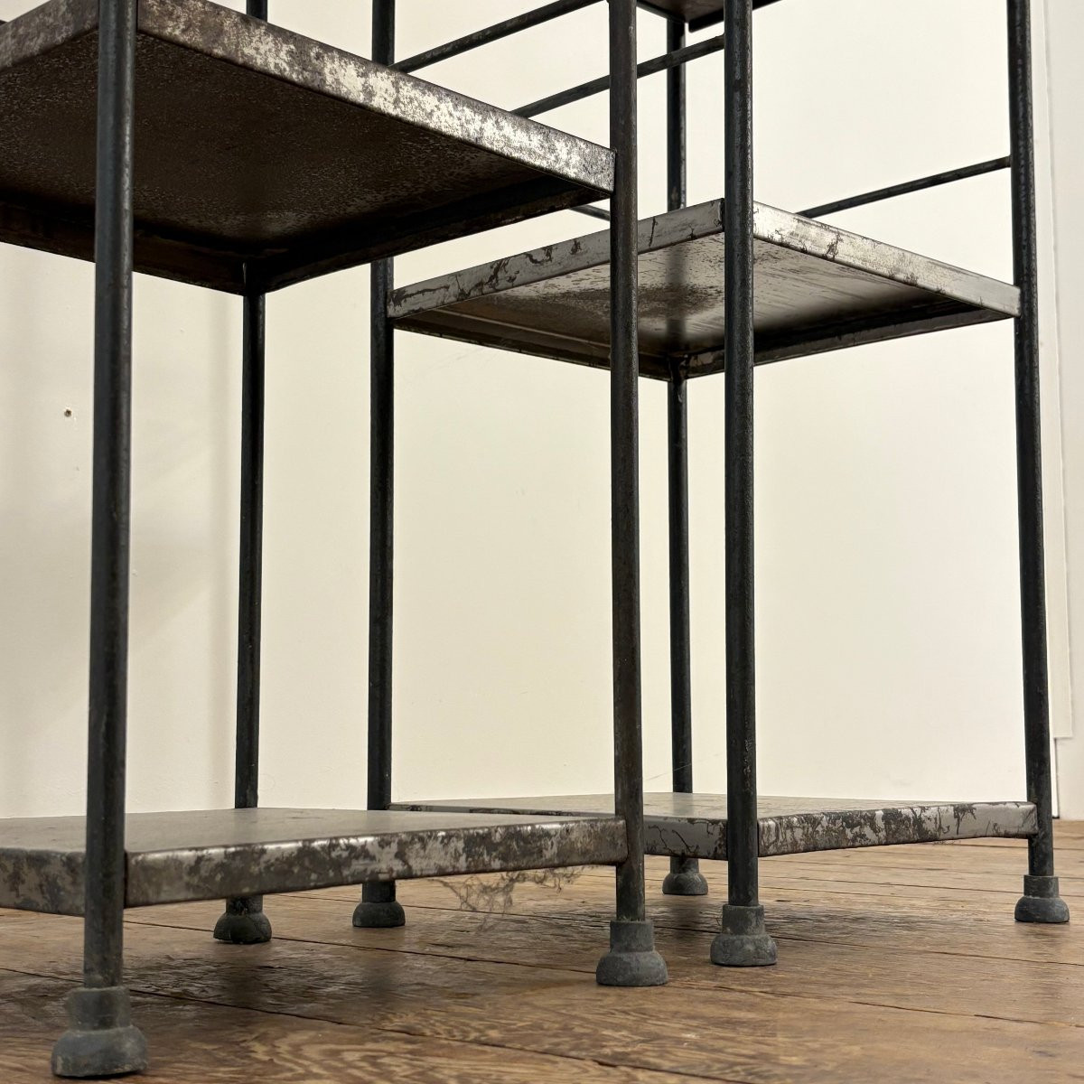 Paire de chevets en fer et céramique-photo-1