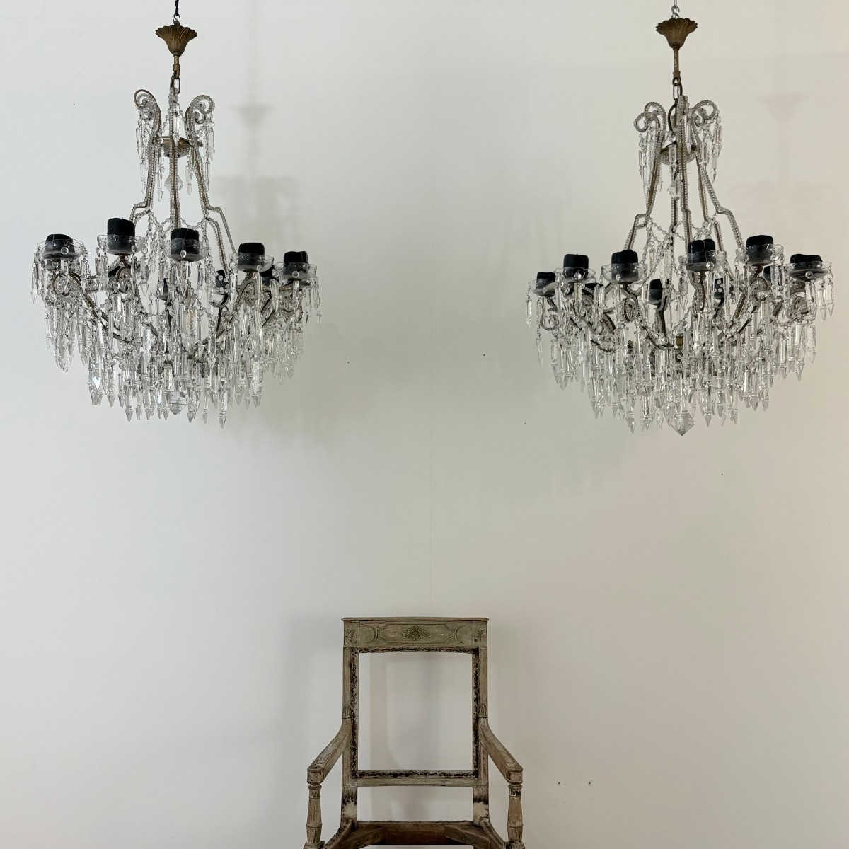 Paire de grands lustres à pampilles