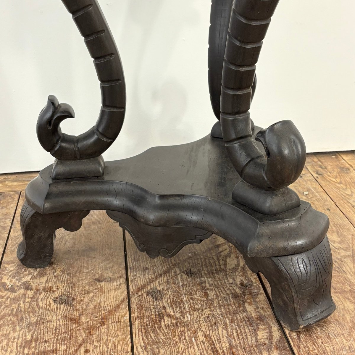 Sellette XIXe à têtes d'éléphant-photo-1