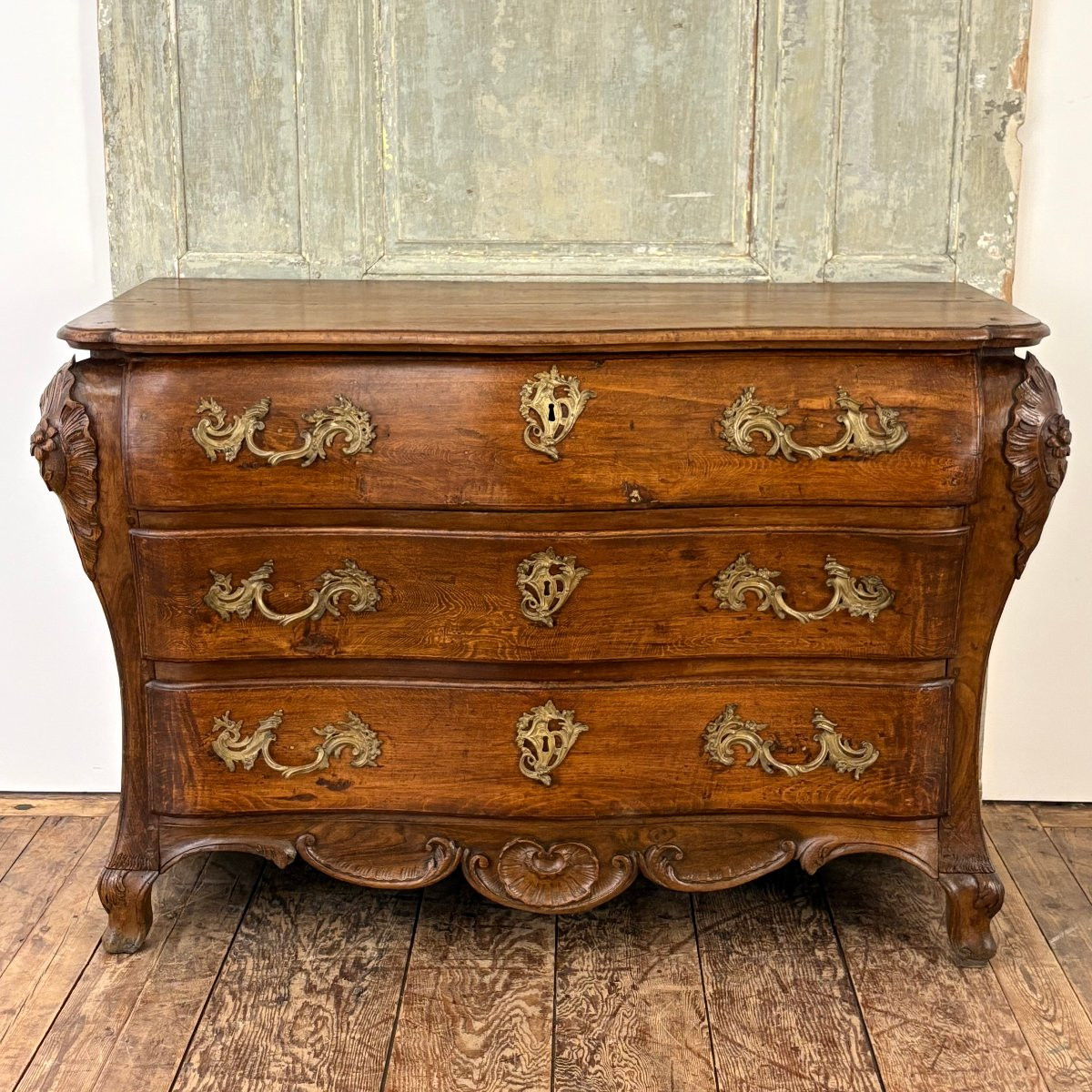 18th Century Bombé Commode-photo-2