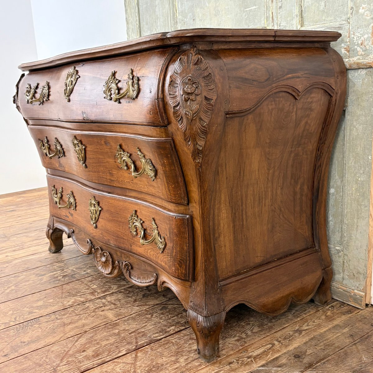 18th Century Bombé Commode-photo-4