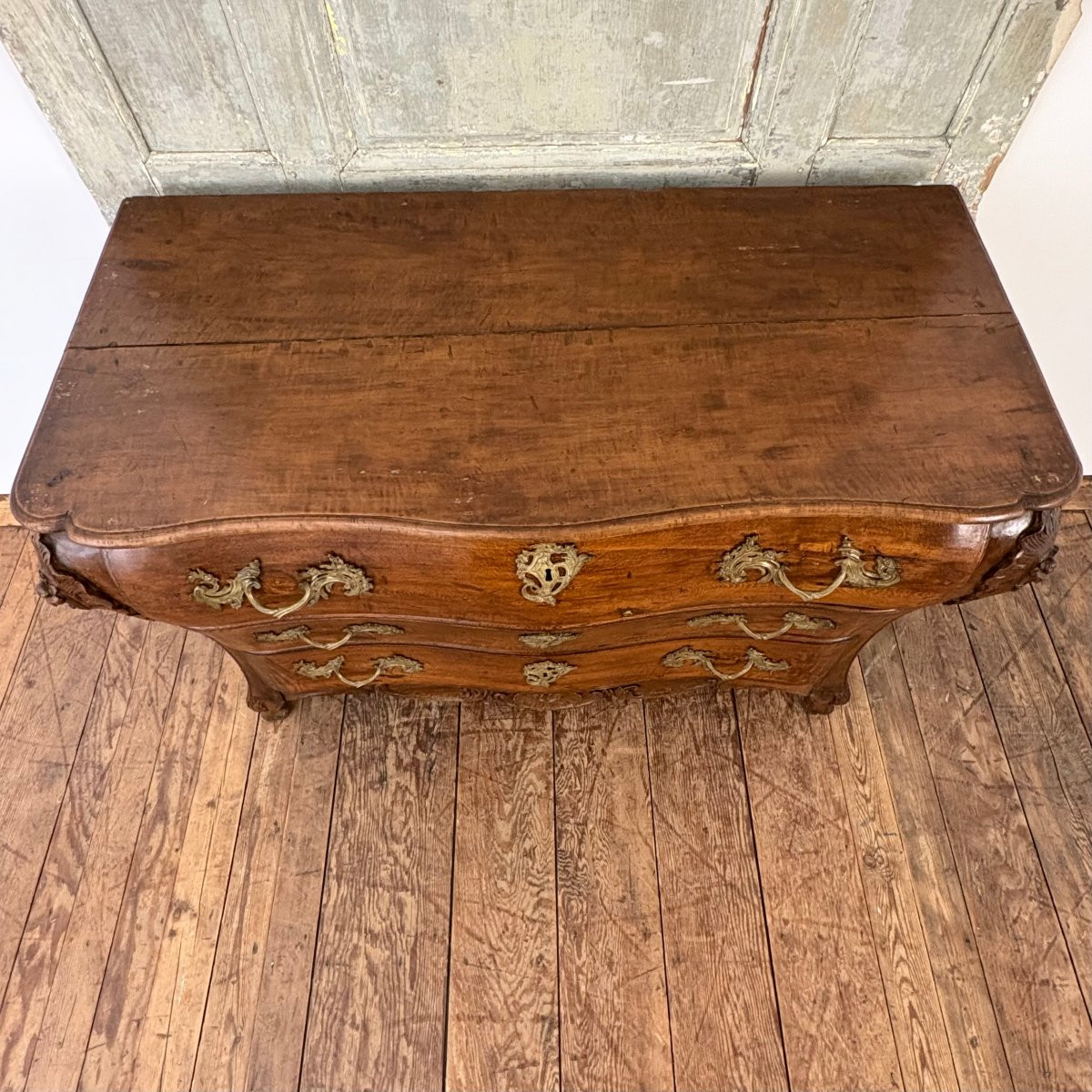 18th Century Bombé Commode-photo-1