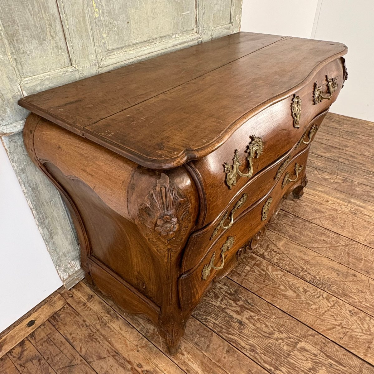 18th Century Bombé Commode-photo-2