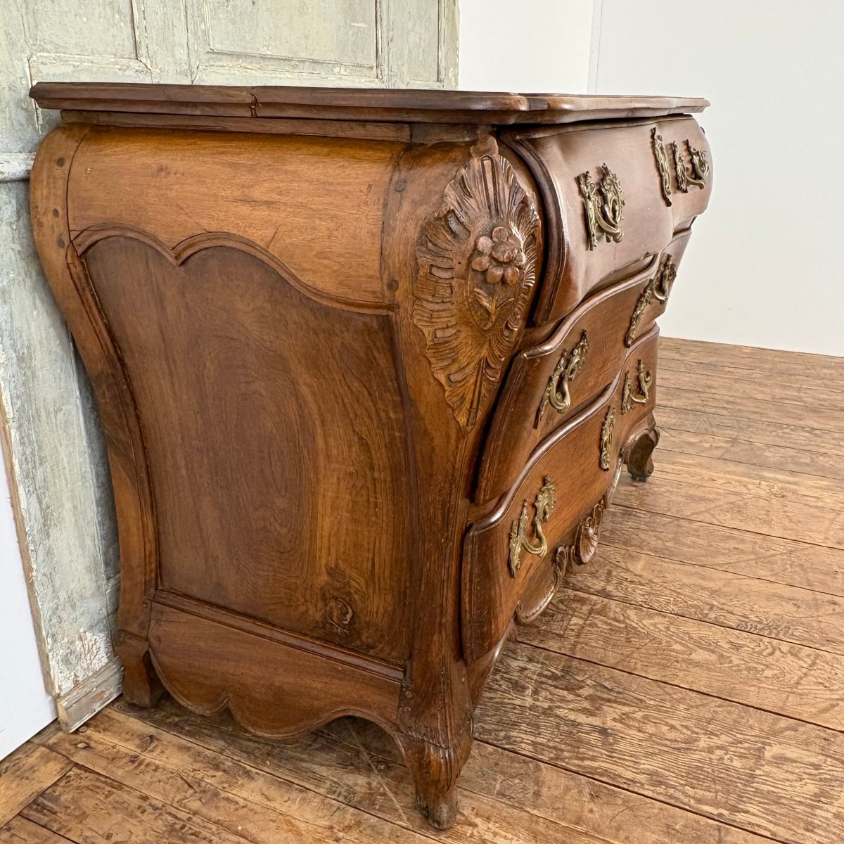 18th Century Bombé Commode-photo-5