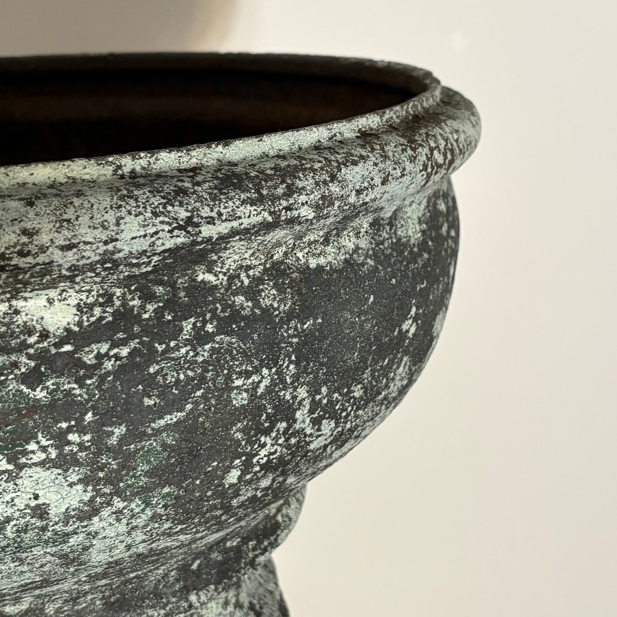 Large 18th-century Cast Iron Basin-photo-2