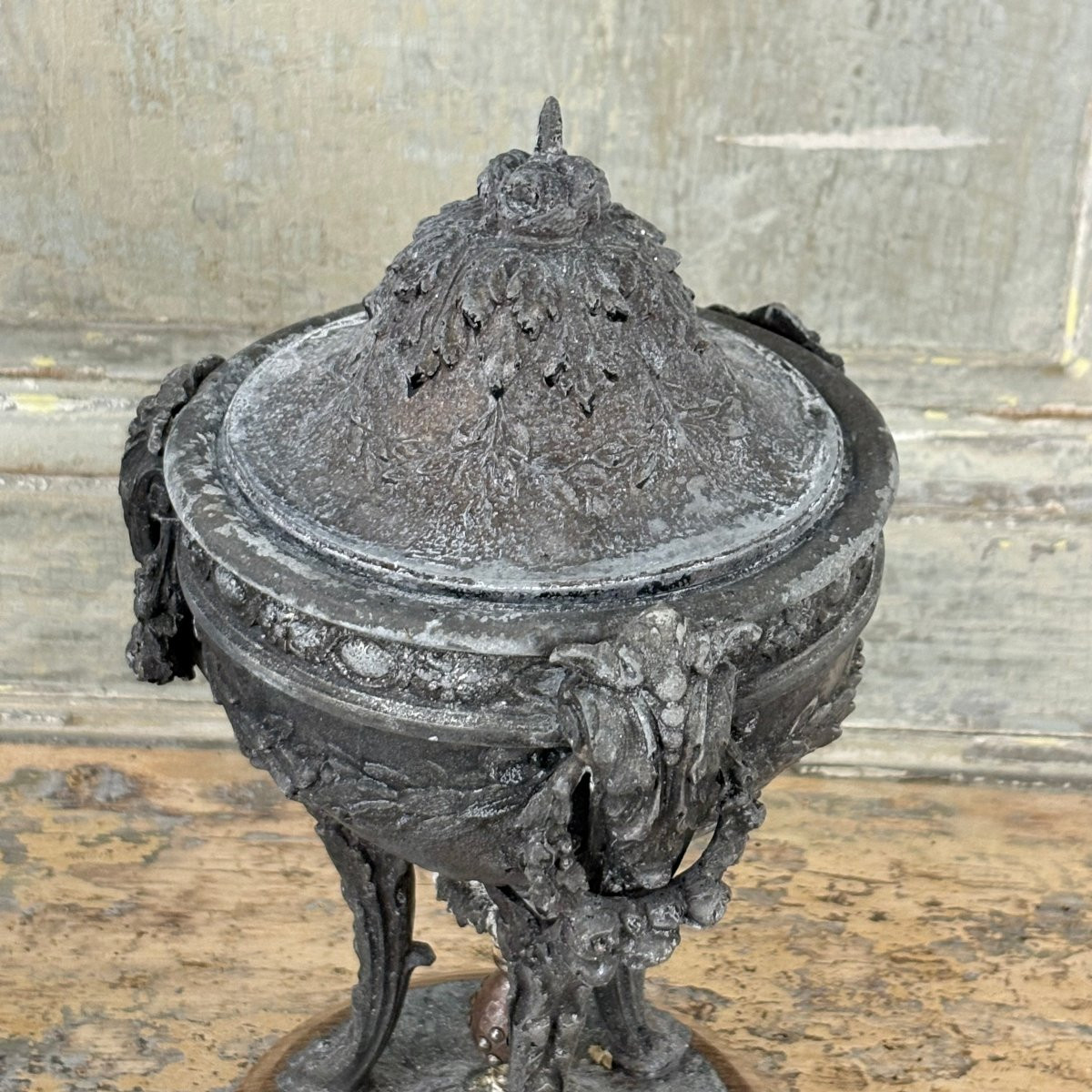 Paire de cassolettes à l'antique en régule XIXe-photo-2