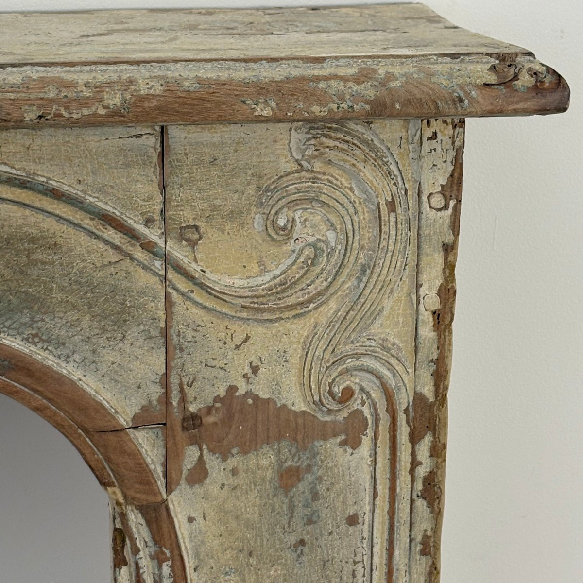 Petite cheminée en bois d'époque Louis XV-photo-3