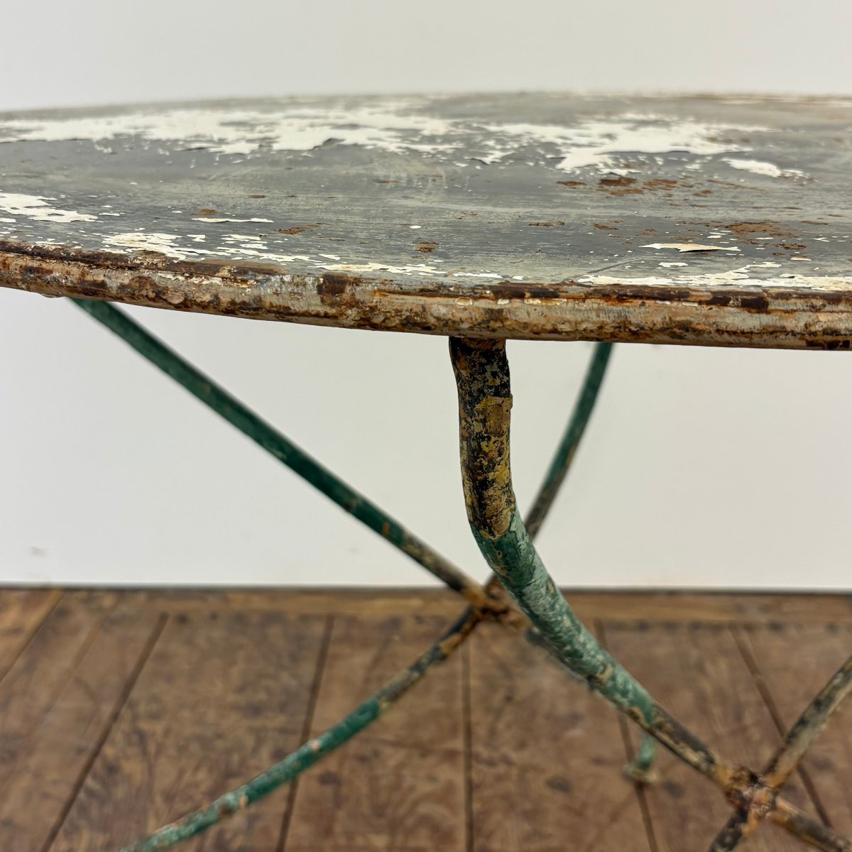 Table de jardin en fer forgé riveté XIXe-photo-1