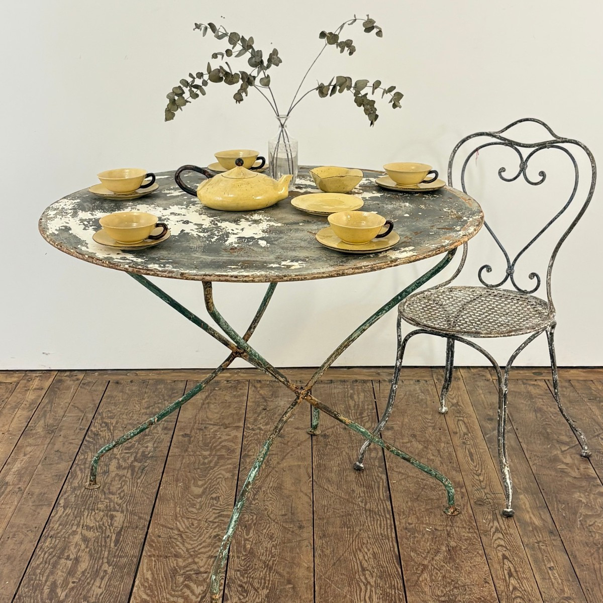 Table de jardin en fer forgé riveté XIXe