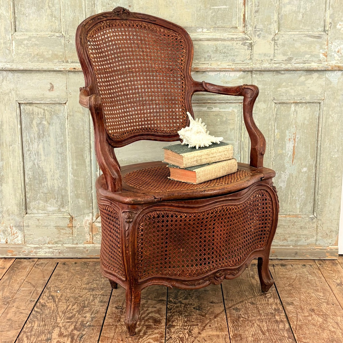 Siège d'aisance d'époque Louis XV attribué à Nogaret