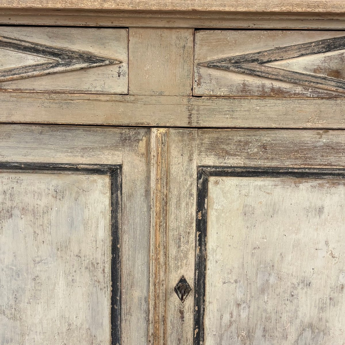 Large Alsatian Buffet-photo-3