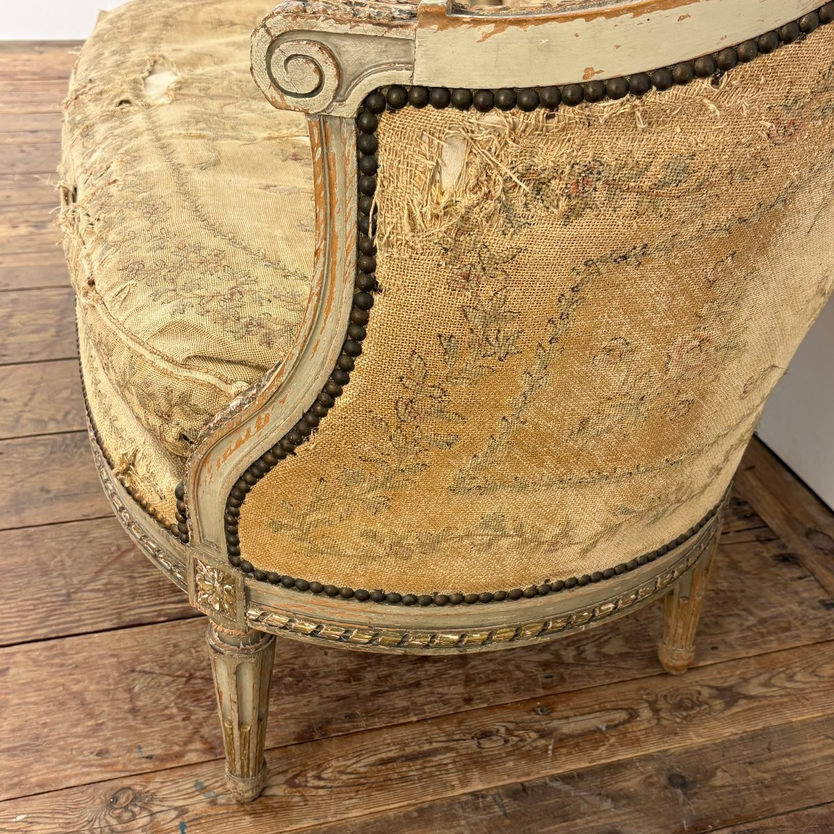 Louis XVI Small Basket Sofa-photo-2