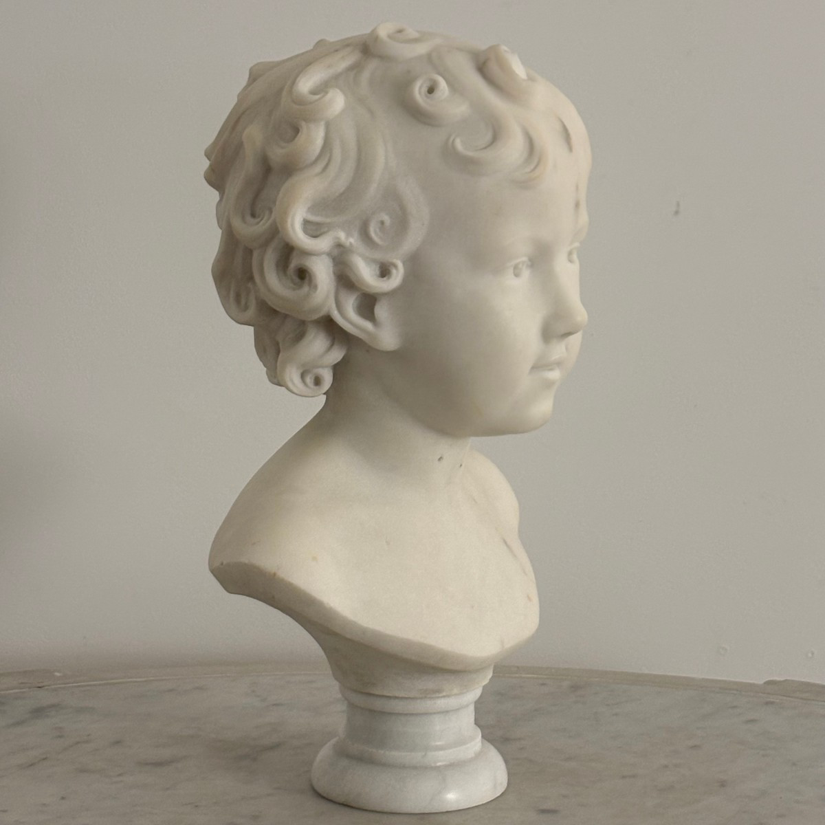 Buste d'enfant en marbre de Carrare XIXe
