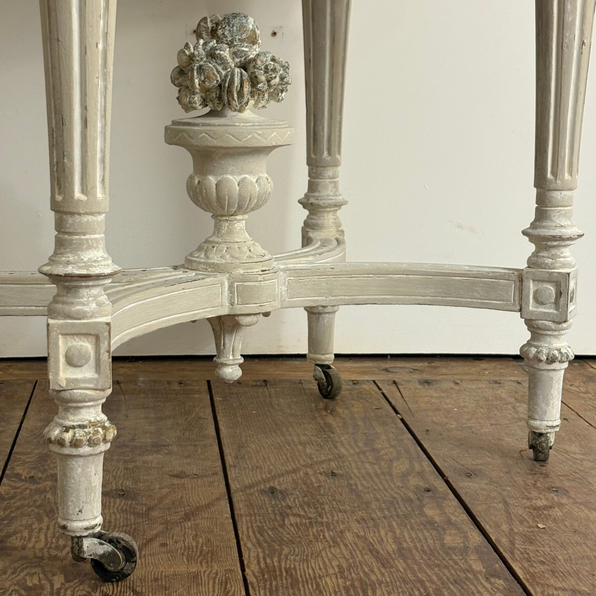 Louis XVI Style Middle Table-photo-7