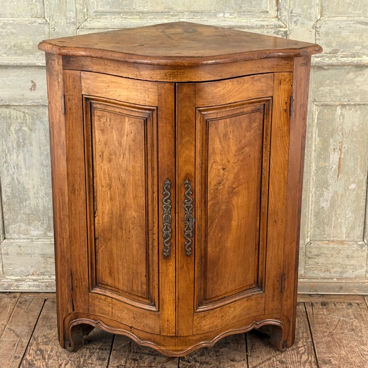 18th-century Curved Corner Cabinet In Fruitwood-photo-2