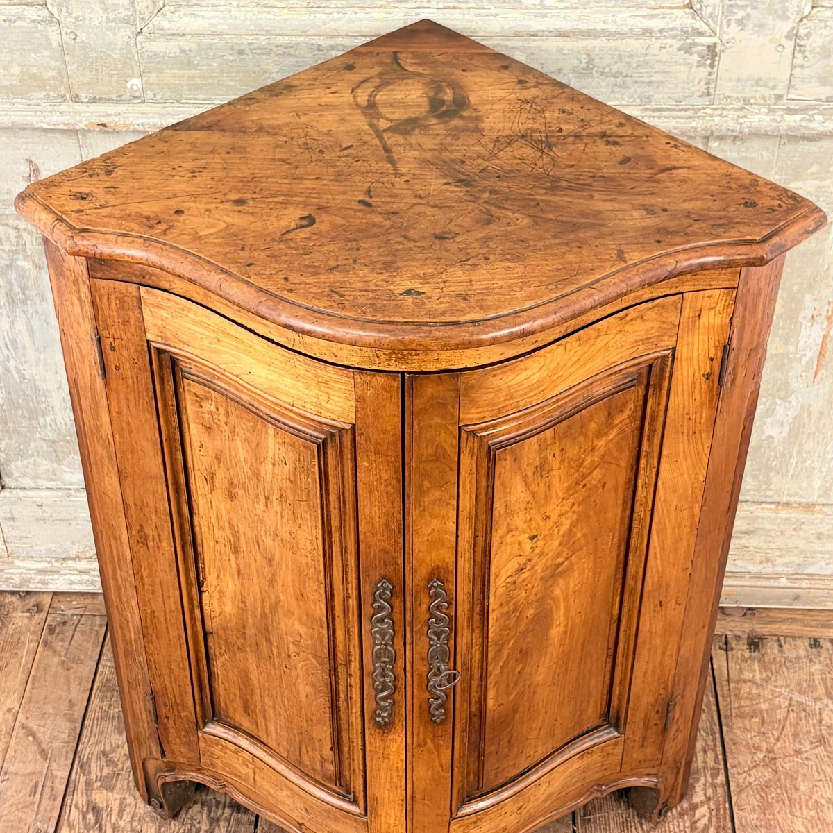 18th-century Curved Corner Cabinet In Fruitwood-photo-4