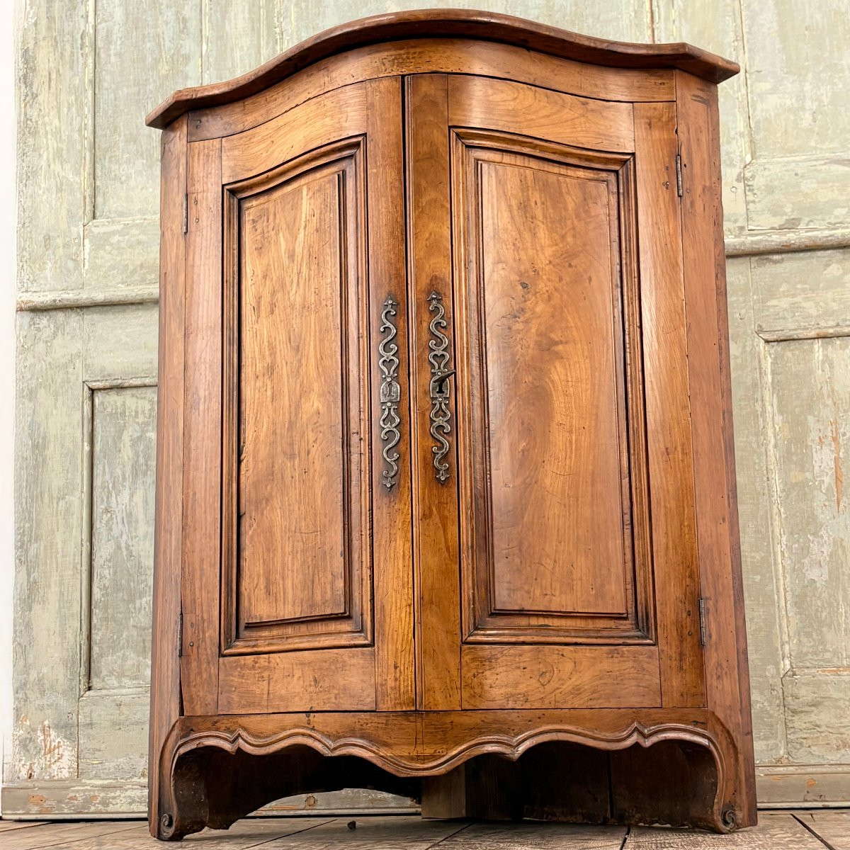 18th-century Curved Corner Cabinet In Fruitwood-photo-1