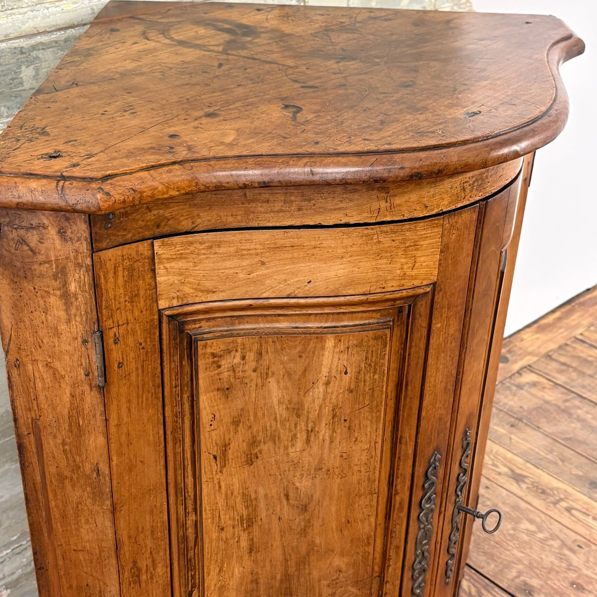 18th-century Curved Corner Cabinet In Fruitwood-photo-4