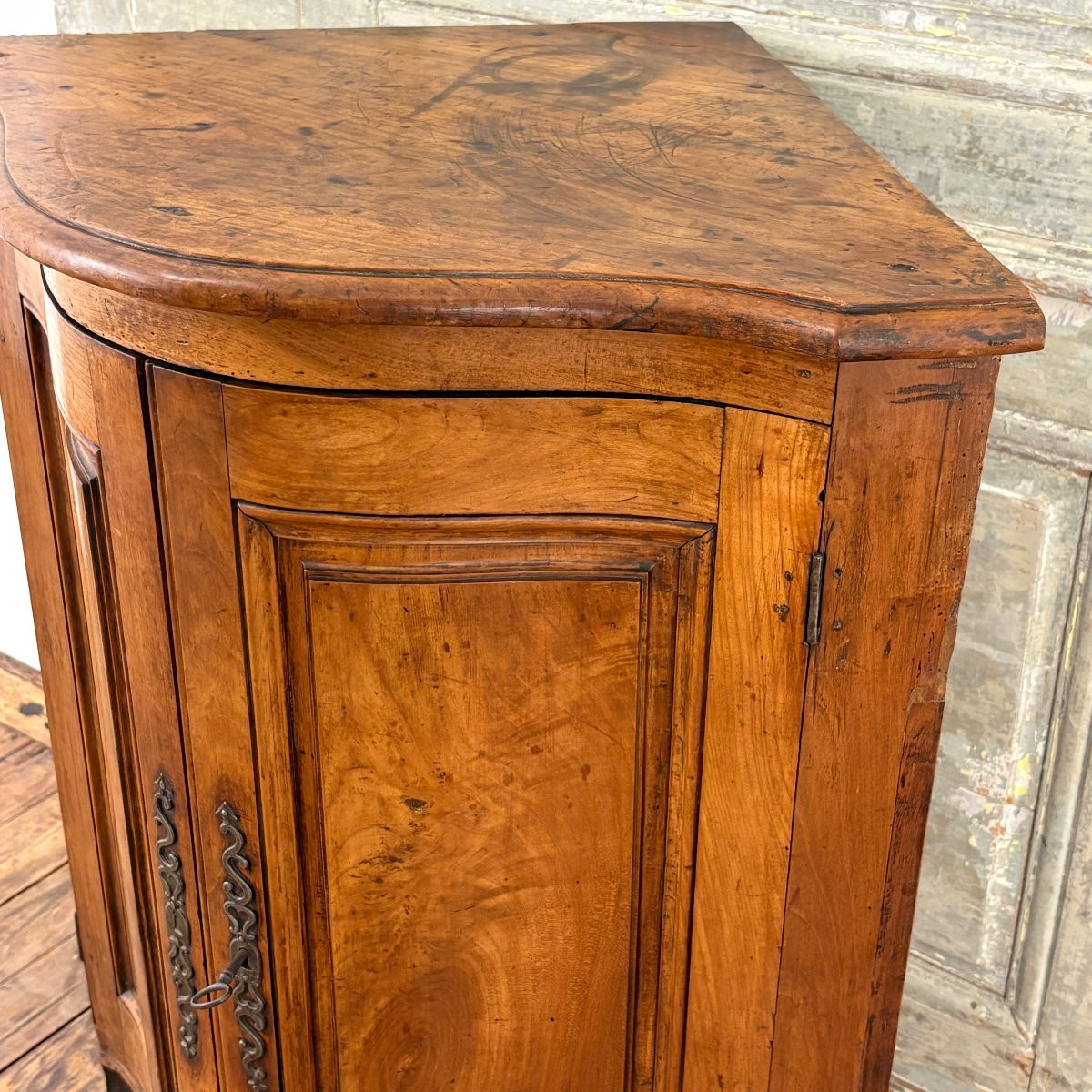 18th-century Curved Corner Cabinet In Fruitwood-photo-5