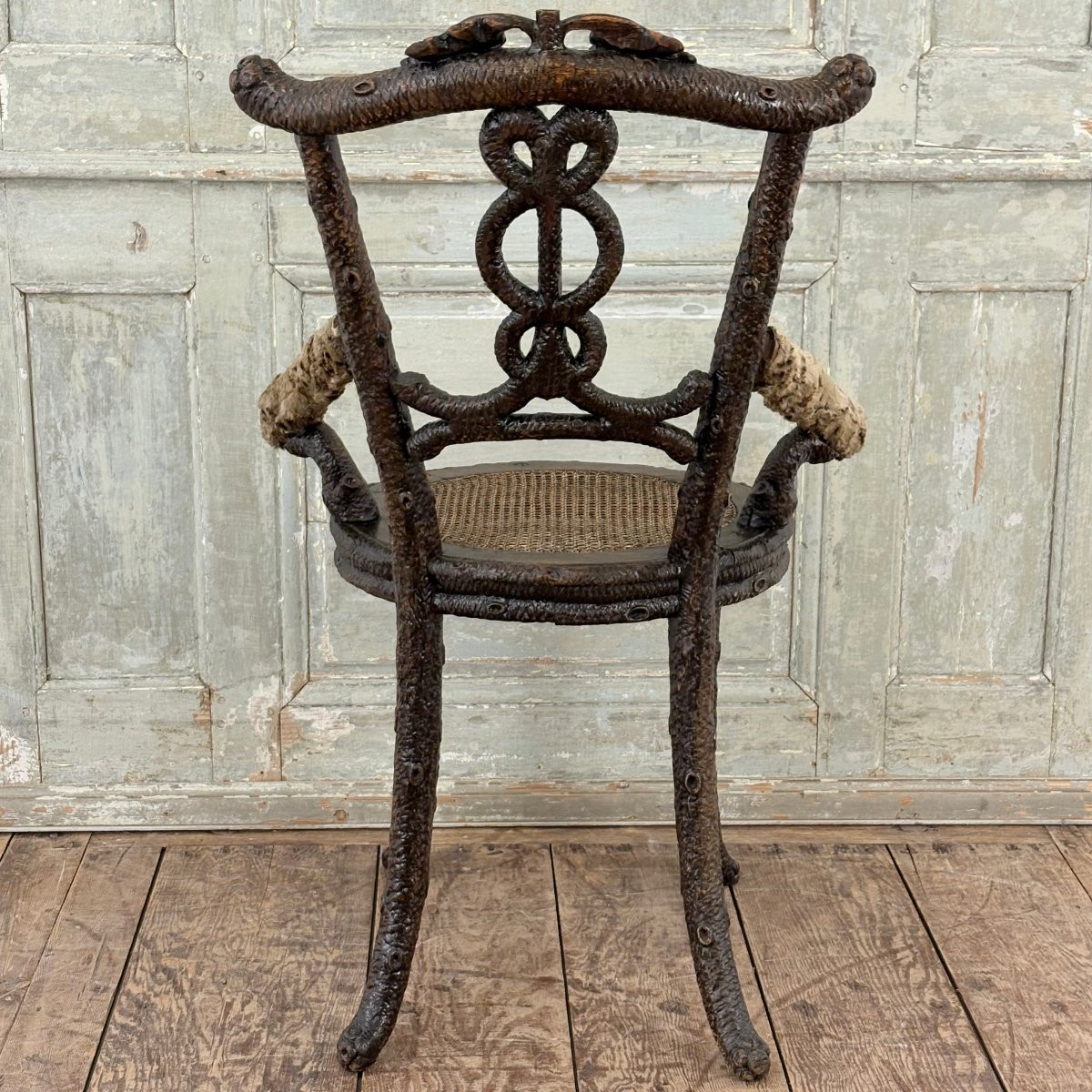 Chaise en bois sculpté forêt noire XIXe-photo-3