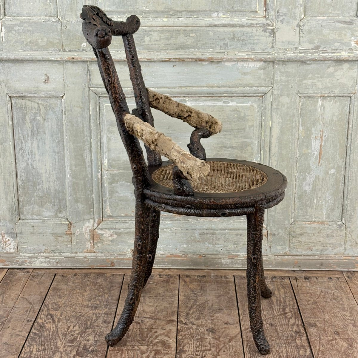 Chaise en bois sculpté forêt noire XIXe-photo-4