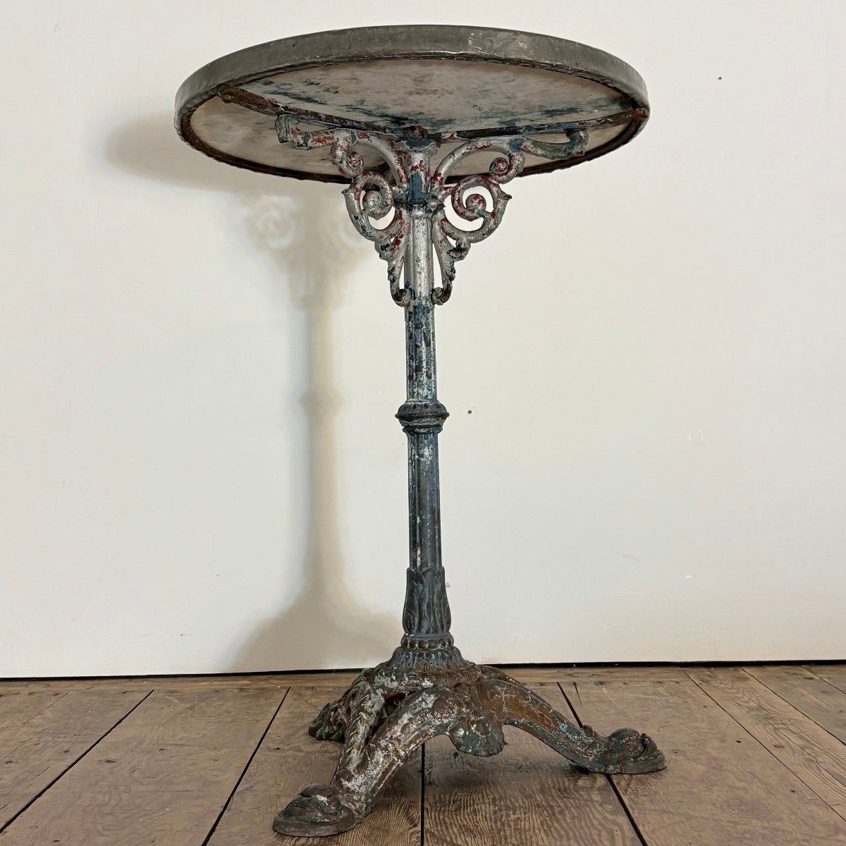 Cast-iron Pedestal Table XIX-photo-4
