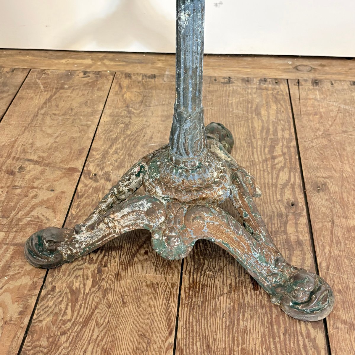 Cast-iron Pedestal Table XIX-photo-3