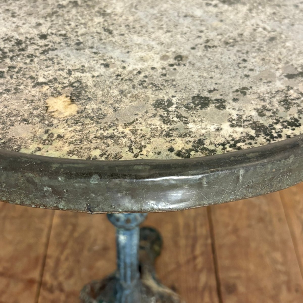Cast-iron Pedestal Table XIX-photo-4