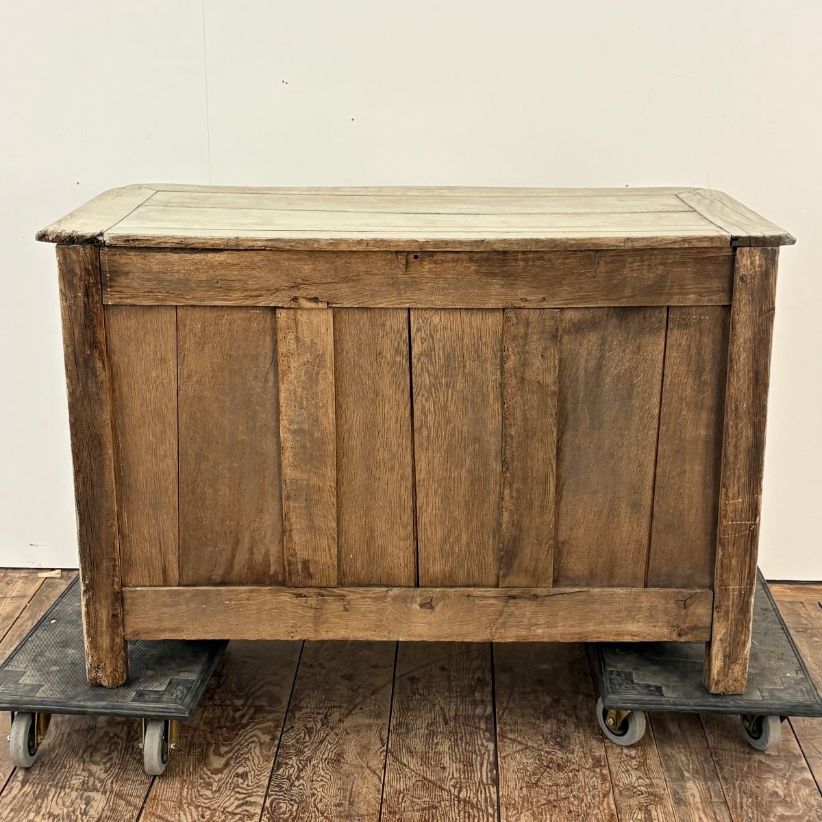 Petite commode galbée en chêne XVIII-photo-7