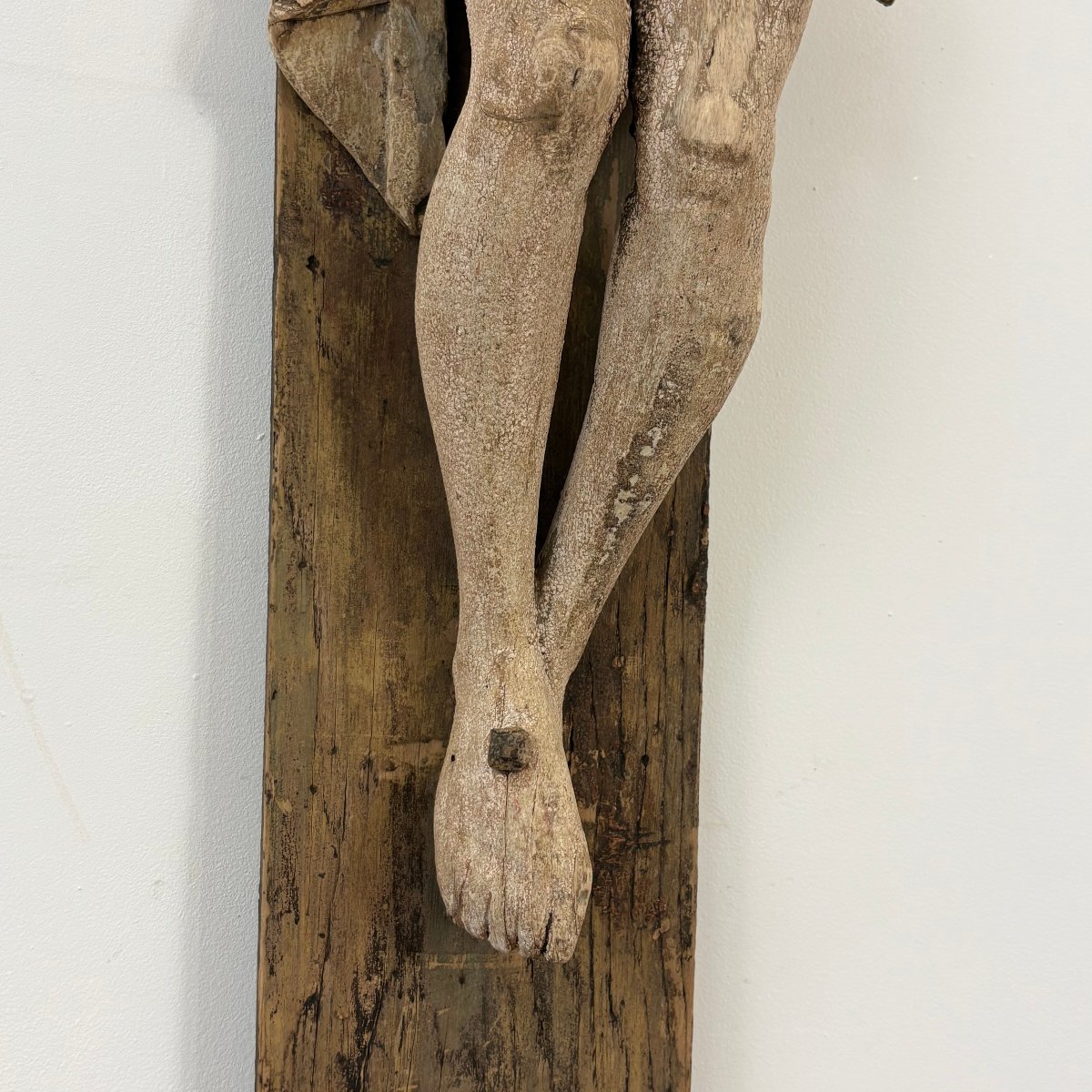 Grand Christ en bois sculpté polychrome XVIIe-photo-4
