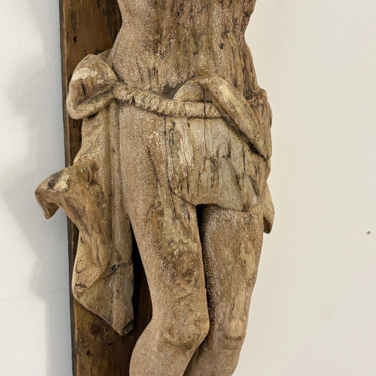 Grand Christ en bois sculpté polychrome XVIIe-photo-5
