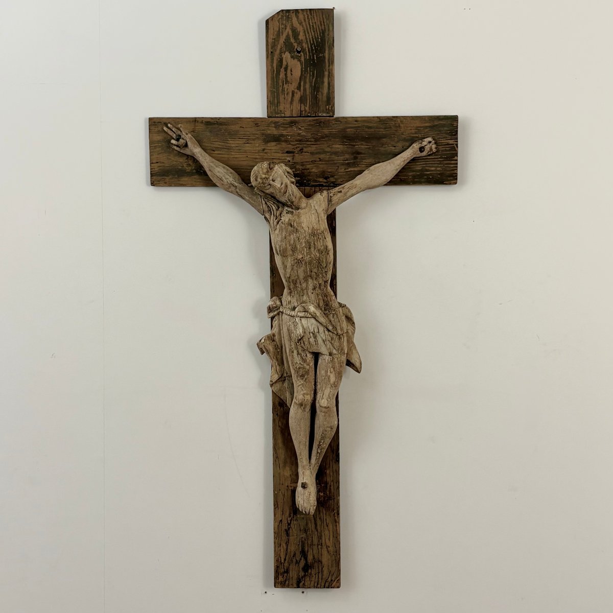 Grand Christ en bois sculpté polychrome XVIIe-photo-8