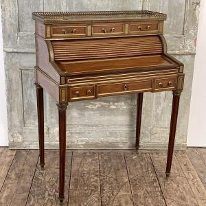 Bonheur du Jour de style Louis XVI