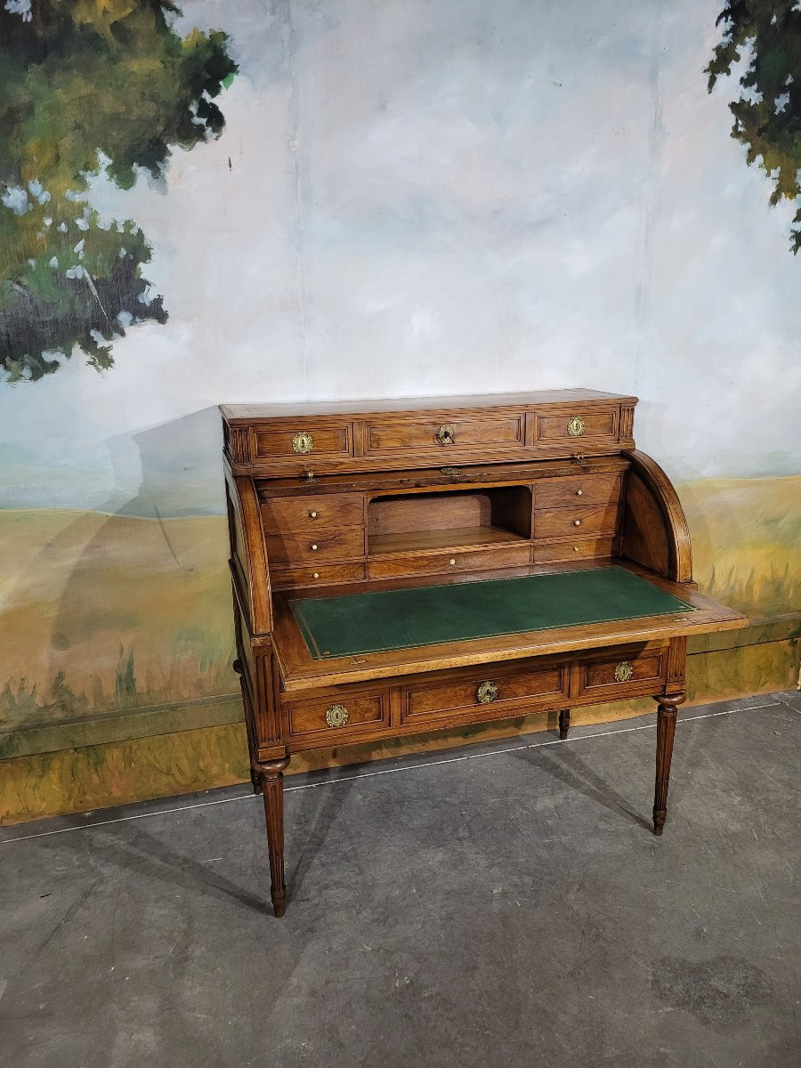 Bureau à cylindre époque Louis XVI en noyer-photo-2