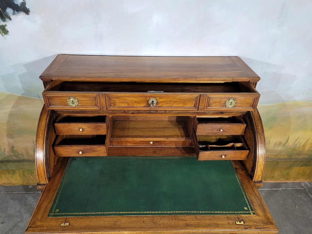 Bureau à cylindre époque Louis XVI en noyer-photo-1