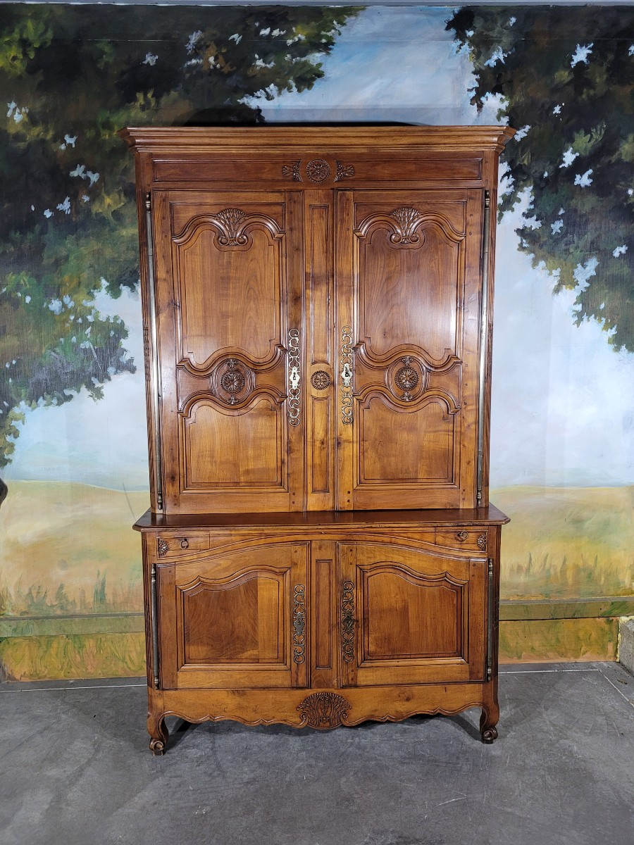 Buffet double corps époque Louis XV en merisier
