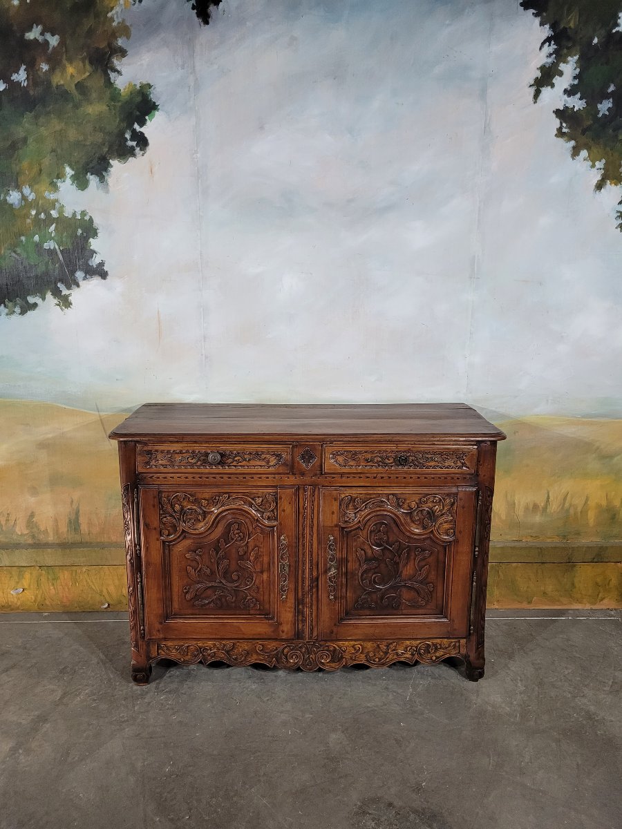 Buffet sculpté  Louis XV en noyer